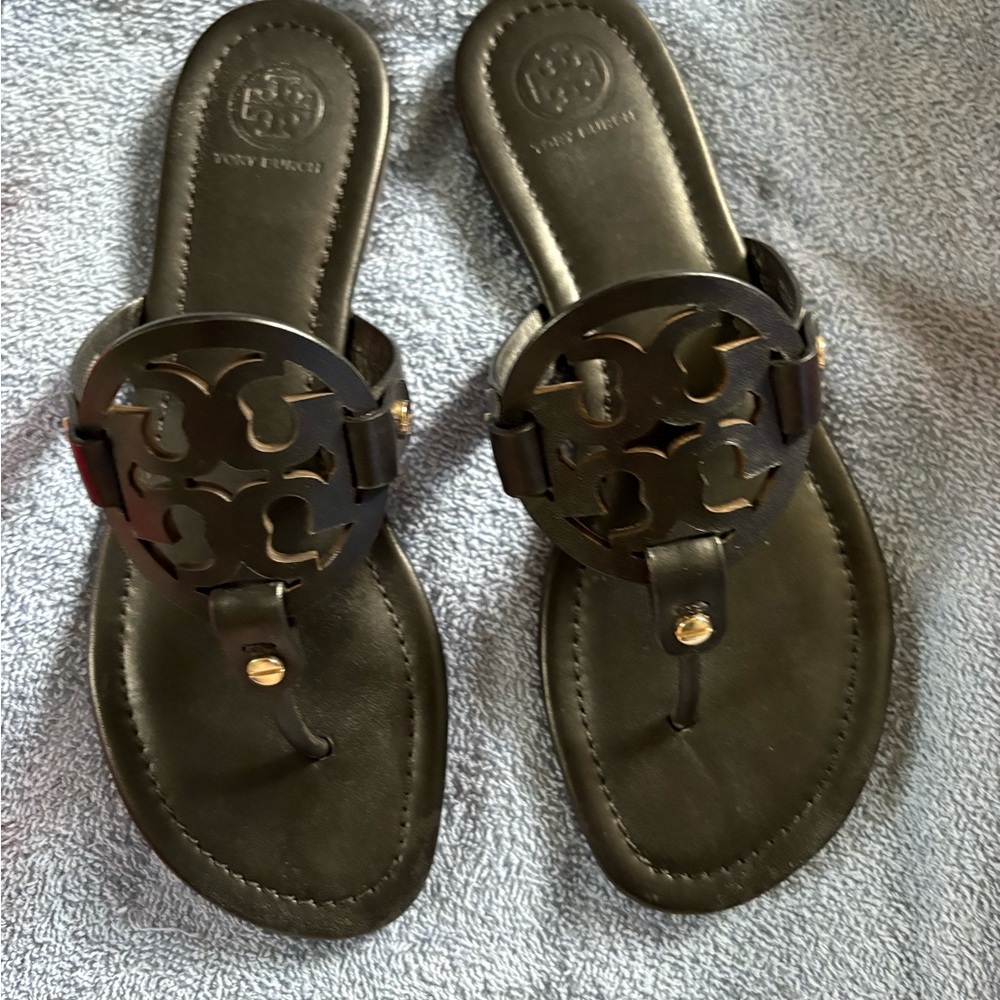 Tory Burch Black Sandals 🖤 - Picture 3 of 7